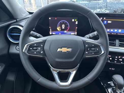 Used 2025 Chevrolet Trax LT w/ Driver Confidence Package image 10