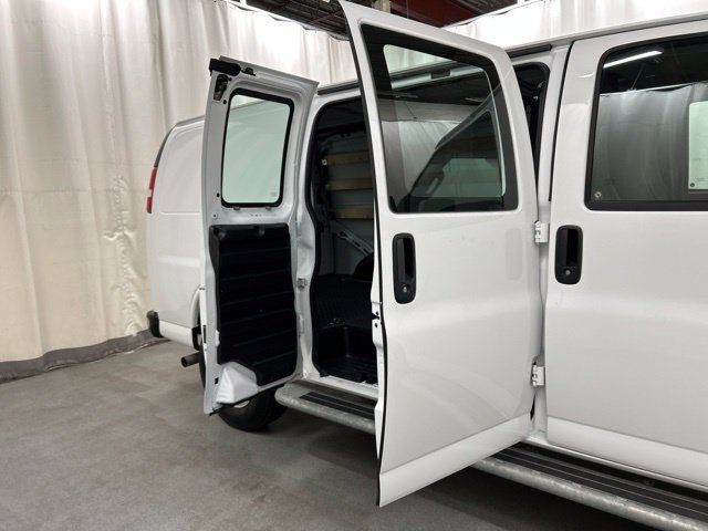 Used 2025 Chevrolet Express 2500 w/ Driver Convenience Package RWD image 15