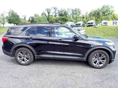 Used 2022 Ford Explorer XLT w/ Equipment Group 202A AWD/4WD image 7