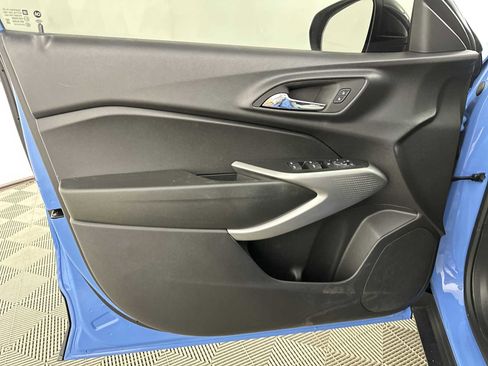 Used 2024 Chevrolet Trax RS w/ Sunroof Package image 14