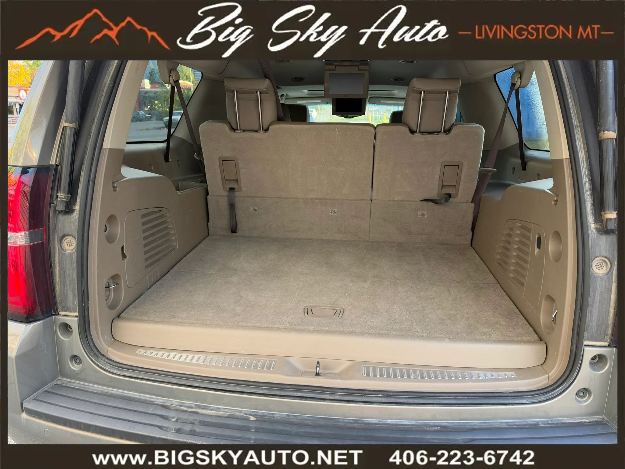 Used 2018 Chevrolet Suburban LT AWD/4WD image 24