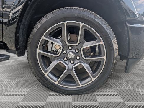 Used 2019 RAM 1500 Laramie AWD/4WD image 9