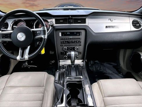 Used 2011 Ford Mustang GT Premium w/ Comfort Pkg RWD image 16