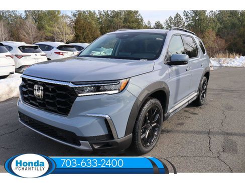 New 2025 Honda Pilot Touring image 3