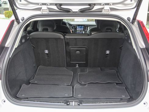 Used 2025 Volvo V60 B5 Cross Country Plus image 23