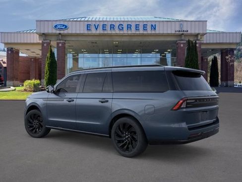New 2026 Lincoln Navigator L Reserve w/ Jet Appearance Package AWD/4WD image 4
