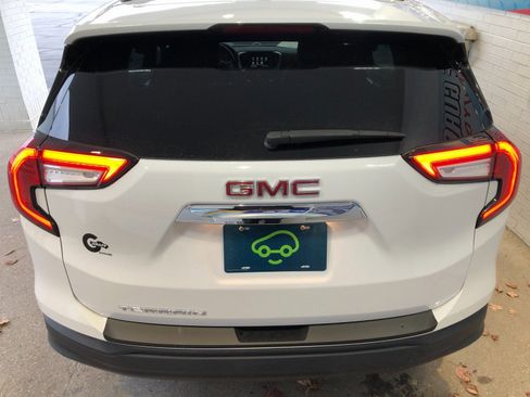 Used 2024 GMC Terrain SLE w/ Driver Convenience Package image 7