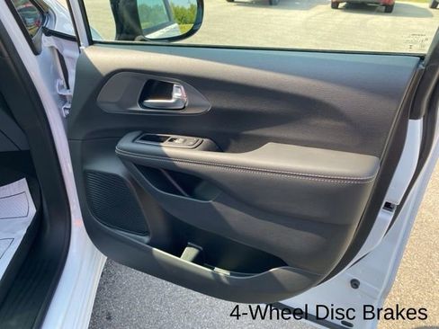 New 2025 Chrysler Pacifica Select w/ Fav Edition Package image 36