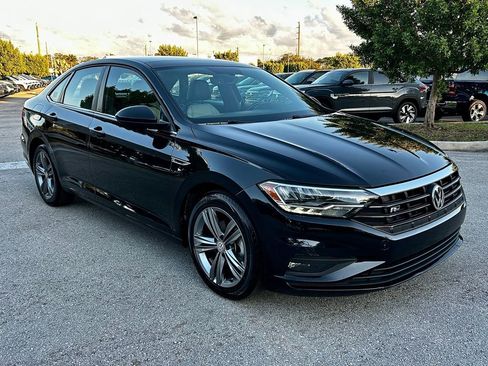 Used 2021 Volkswagen Jetta R-Line image 2