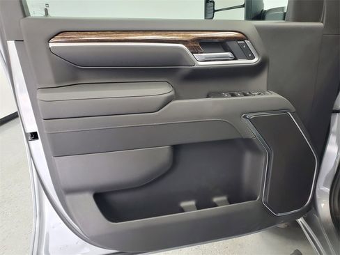 New 2026 GMC Sierra 2500 SLE w/ SLE Value Package; image 8