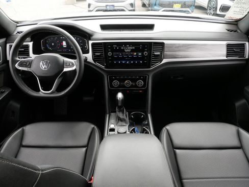 Certified 2023 Volkswagen Atlas Cross Sport SE w/ Panoramic Sunroof Package AWD/4WD image 10