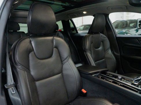 Used 2023 Volvo V60 B5 Cross Country Ultimate w/ Climate Package image 30