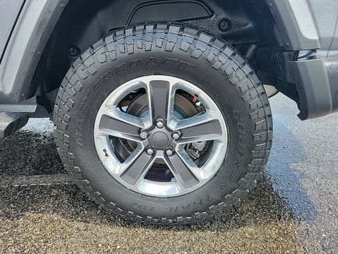 Used 2018 Jeep Wrangler Unlimited Sahara AWD/4WD image 8