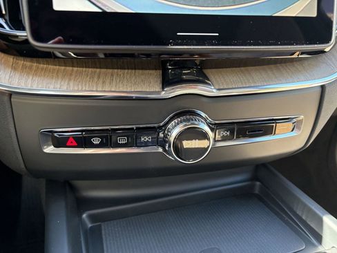 New 2026 Volvo XC60 B5 Core w/ Climate Package image 19