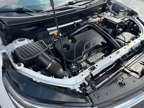 Used 2023 Chevrolet Equinox LT w/ Driver Convenience Package image 44