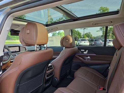 New 2026 Mercedes-Benz GLS 450 4MATIC image 32