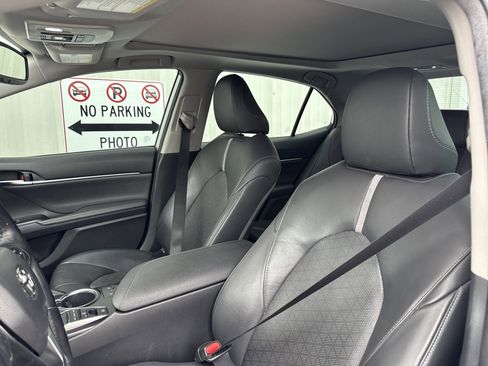 Used 2019 Toyota Camry XSE w/ Driver Assist Package image 10