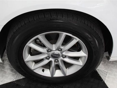 Used 2018 Dodge Grand Caravan SXT image 23