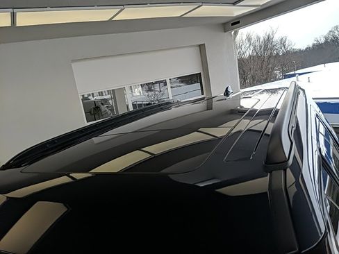 Used 2017 Ford Explorer XLT w/ Equipment Group 202A image 12