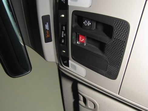 Used 2025 Honda Accord Touring image 6