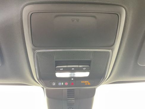 Used 2025 Chevrolet Traverse RS AWD/4WD image 17