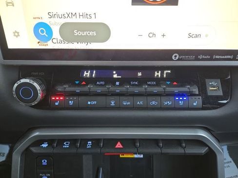 Used 2024 Toyota Tundra Platinum image 25