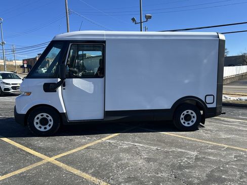 New 2025 Chevrolet Brightdrop 400 w/ Power Door Package image 18