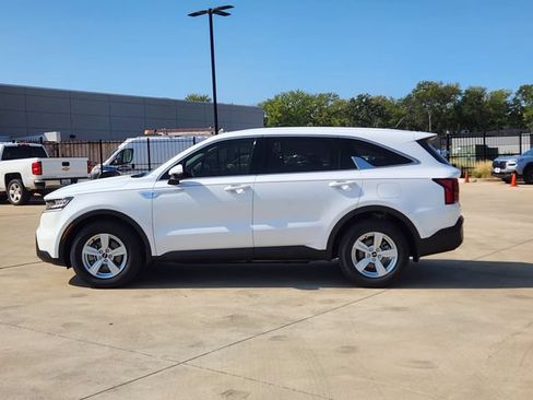 Certified 2023 Kia Sorento LX FWD image 4