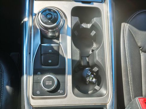Used 2020 Ford Explorer XLT w/ Equipment Group 202A AWD/4WD image 4