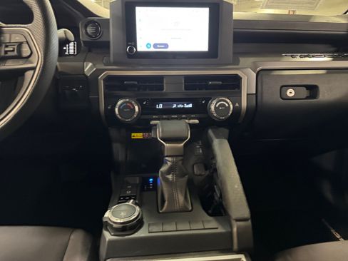Certified 2025 Toyota Tacoma SR5 AWD/4WD image 20