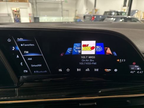 Used 2021 Cadillac Escalade ESV Premium Luxury image 7