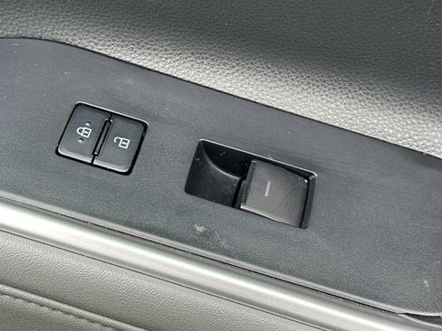 Used 2023 Toyota Highlander XLE AWD/4WD image 22