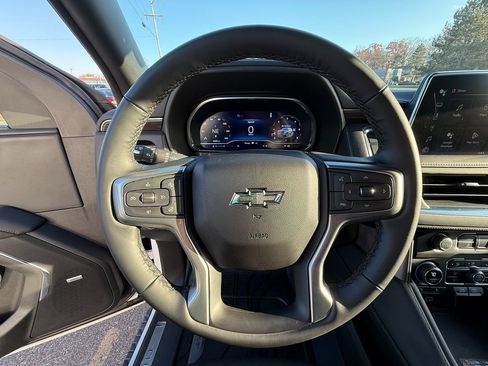 Used 2024 Chevrolet Suburban Z71 w/ Off-Road Capability Package image 19