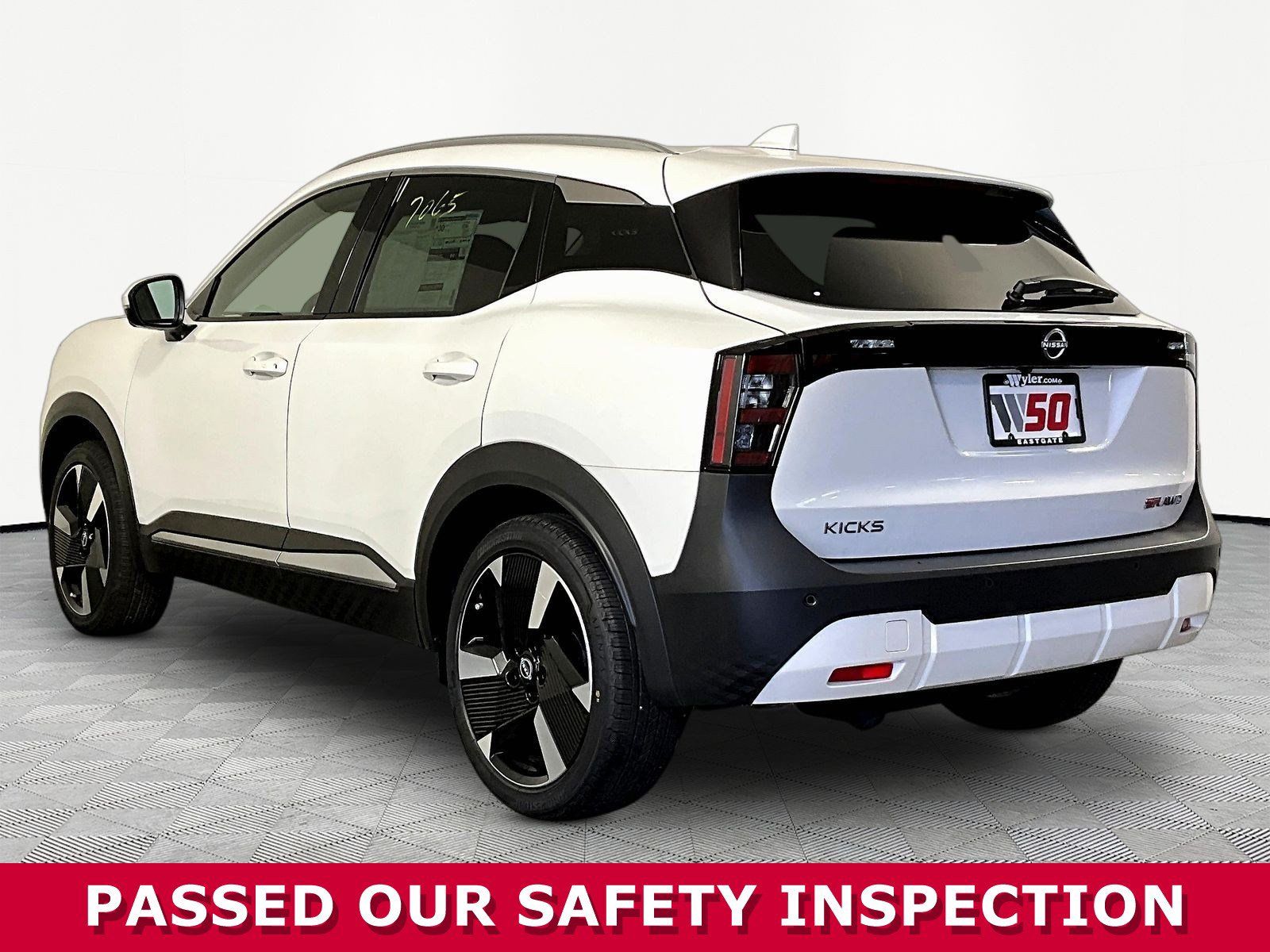 Certified 2025 Nissan Kicks SR w/ SR Premium Package AWD/4WD image 4