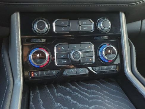 Used 2024 GMC Yukon XL Denali image 11