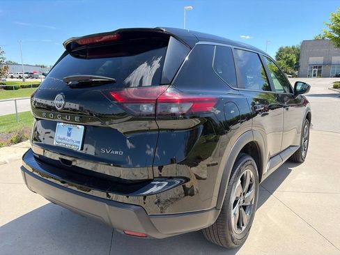 Used 2024 Nissan Rogue SV AWD/4WD image 14