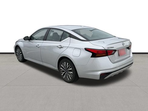 Used 2024 Nissan Altima 2.5 SV FWD image 7