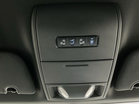 Used 2016 Dodge Grand Caravan SXT image 17