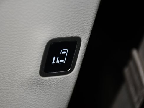 Used 2022 Chrysler Pacifica Touring-L FWD image 47