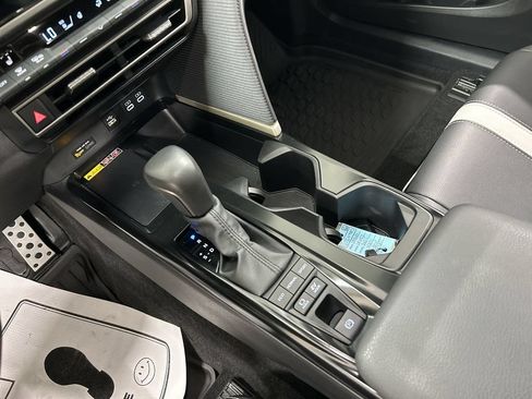 Used 2025 Toyota Camry SE w/ Convenience Package AWD/4WD image 17