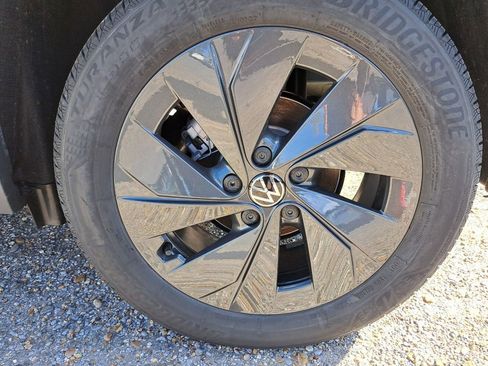 New 2026 Volkswagen Taos S image 24