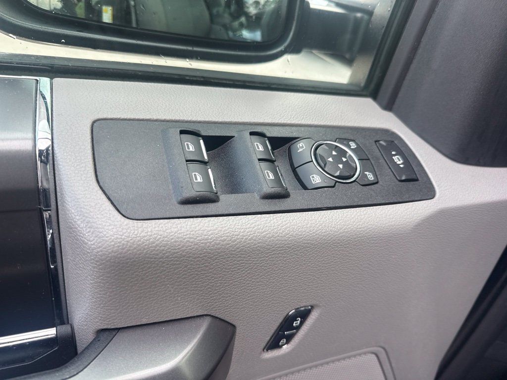 Used 2018 Ford F250 XLT w/ XLT Premium Package AWD/4WD image 11