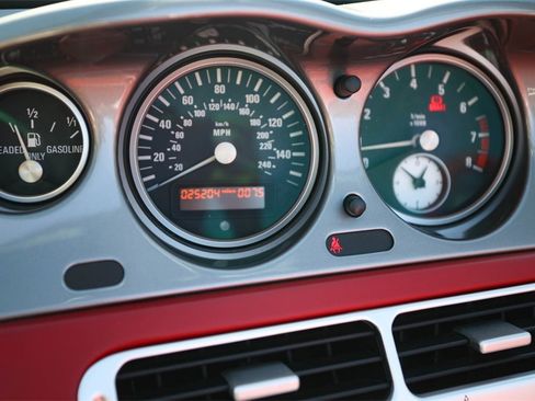 Used 2001 BMW Z8 image 26
