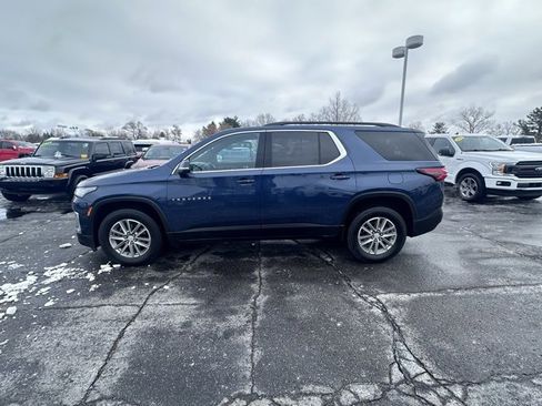 Used 2023 Chevrolet Traverse LT image 2