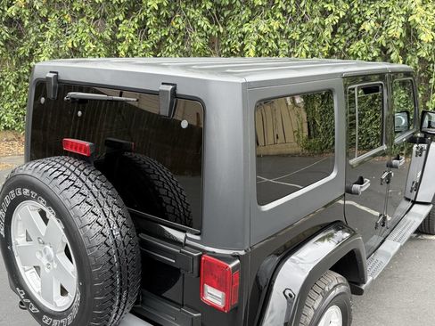 Used 2012 Jeep Wrangler Unlimited Sahara w/ Connectivity Group AWD/4WD image 9