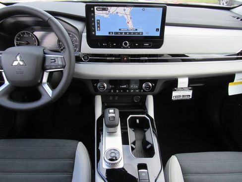 New 2026 Mitsubishi Outlander SE image 19