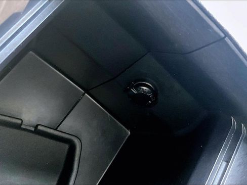 Used 2025 Toyota Highlander XLE image 33