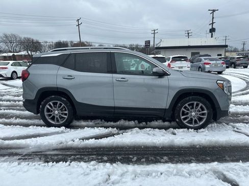 Used 2023 GMC Terrain SLT w/ Infotainment Package II image 4