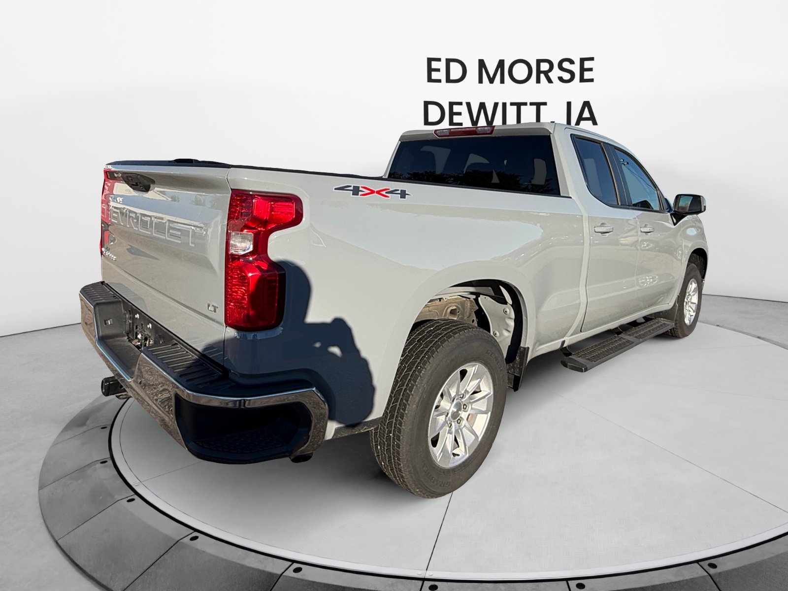 Used 2024 Chevrolet Silverado 1500 LT AWD/4WD image 5