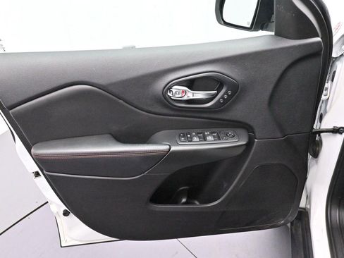 Used 2022 Jeep Cherokee Trailhawk w/ Premium Leather Package AWD/4WD image 11